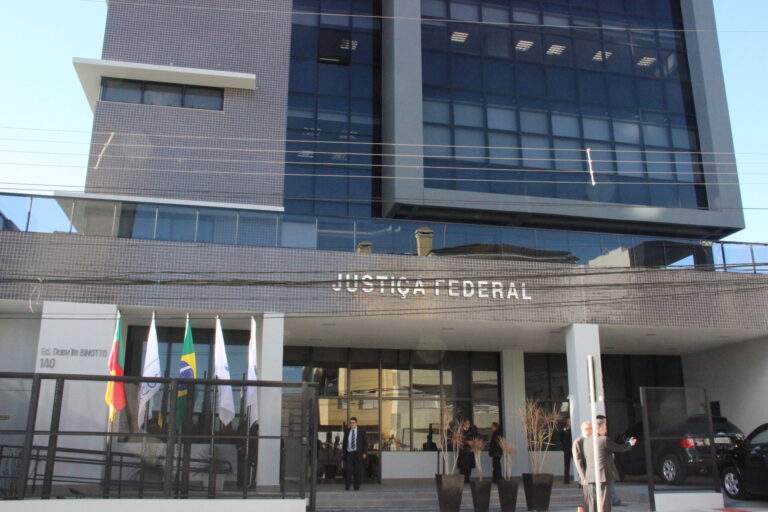 Atual sede da Justiça Federal em Santa Maria, Alameda Santiago do Chile, nº 140, Bairro Nossa Senhora das Dores