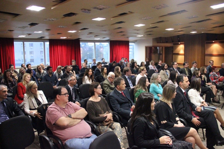 Auditório lotado durante comemoração do 25º aniversário da Subseção de Novo Hamburgo.