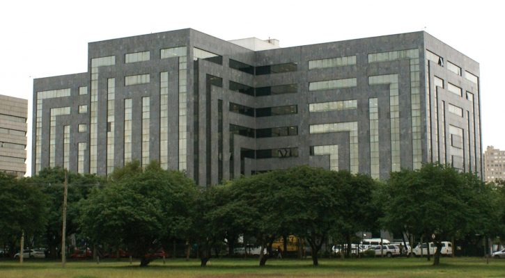 O prédio-sede abriga as varas da capital e a área administrativa da Justiça Federal do Rio Grande do Sul.