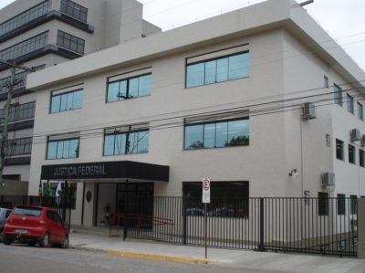 Sede da Justiça Federal em Bagé, inaugurada em 10/05/2011 e localizada na Rua Bento Gonçalves, nº 455.